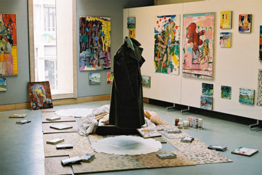 Het Paradijs, installatie, Tentoonstelling Memorial Images, CBK Alphen aan de Rijn, 2002