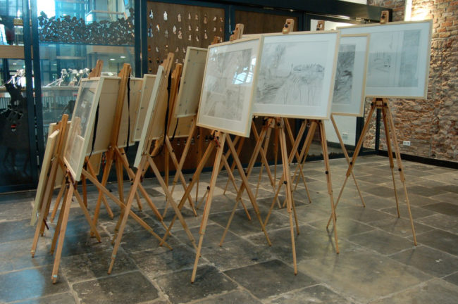 Een Genoegelijk Gemis, installatie/tekeningen, Tentoonstelling Tracing Places, Janskerk, Haarlem, 2008
