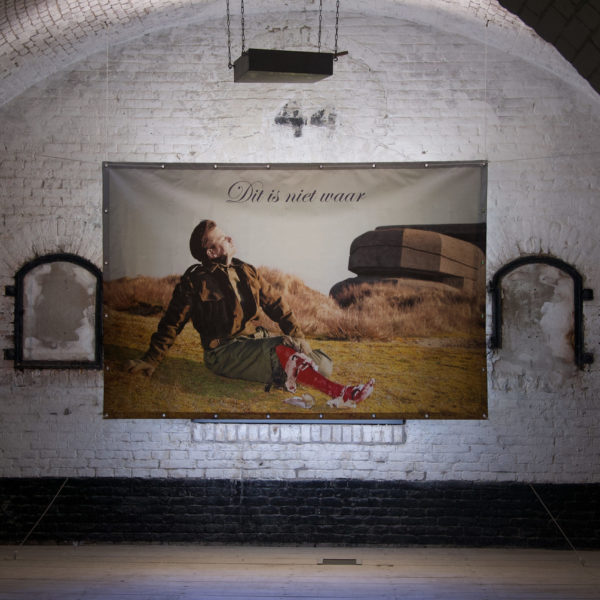 This is not the truth, geënsceneerde foto, 1999/2000, Fort bij Asperen 2018